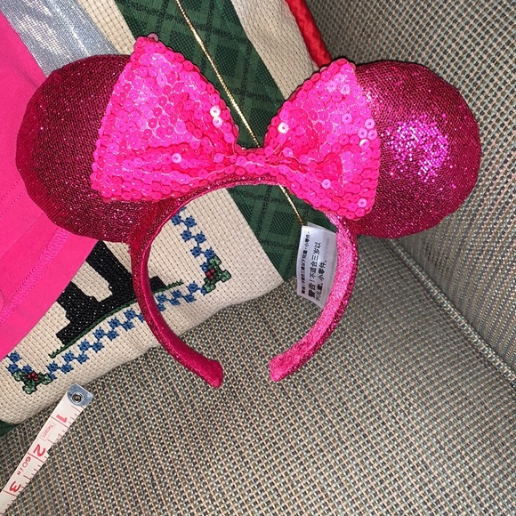 Silver Glimmer Fuchsia Altered Disneyland Top and Sequin Bow Ears Set - Picture 3 of 6